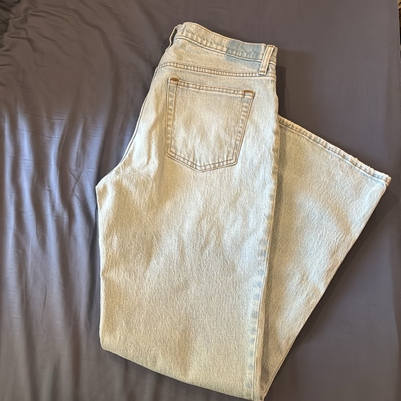 Abercrombie light wash low rise baggy jeans, size 28 (6R) - Picture 5 of 9